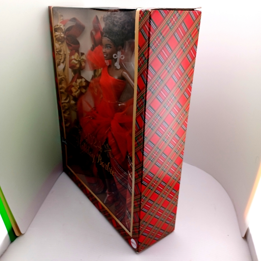 2024 Holiday Signature Collection Barbie African American - Picture 3 of 14